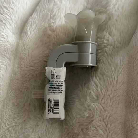 NWT- Bath & Body Works Wallflowers Plug - Picture 3 of 3
